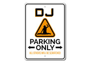 Cartello “Parcheggio riservato DJ” – immagine 9